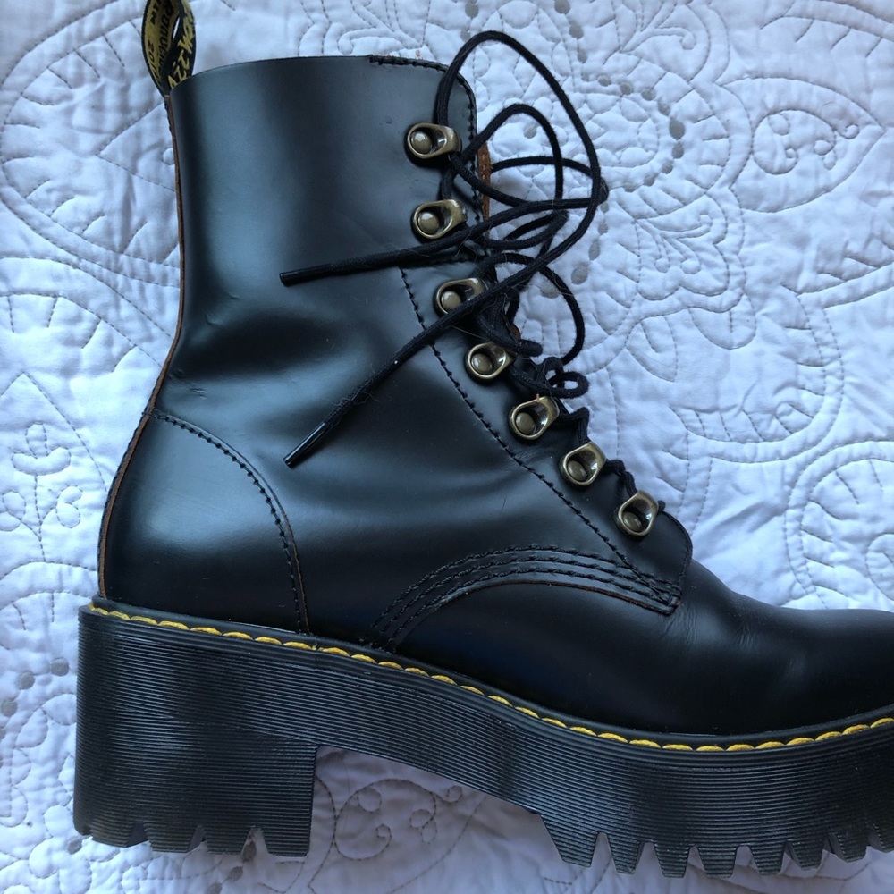 *SOLD* Dr Martens Leona Boots - Picture 3 of 5